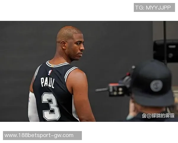 保罗私下向小卡请教战术遭小范严厉警告引发热议